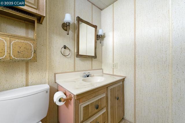 2161 Dalis Drive, Concord CA: https://media.crmls.org/mediaz/15b8c9ec-d53b-4a6c-944b-077de996d1cc.jpg