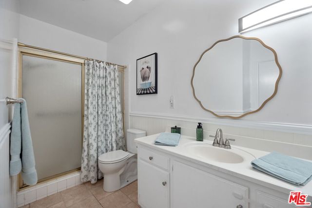 938 20th Street, Santa Monica CA: https://media.crmls.org/mediaz/15b9b5b2-60f0-404e-aeef-cadb6d73d796.jpg