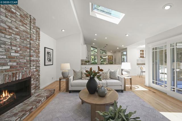1023 White Gate Rd, Alamo CA: https://media.crmls.org/mediaz/15b9fee3-2397-4e0a-946a-5945ee1260f1.jpg