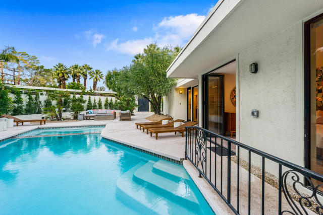 130 W Racquet Club Road #308, Palm Springs, CA 92262