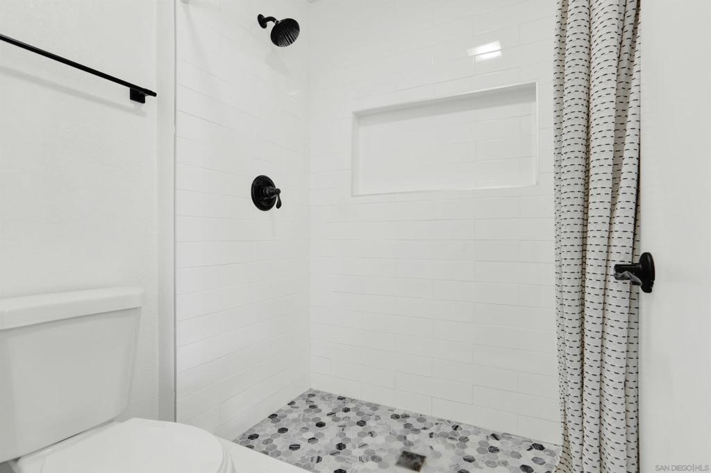 8878 Regents Road - photo 10