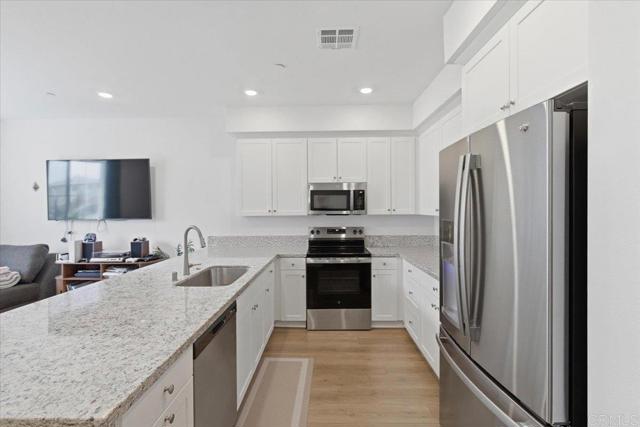 Detail Gallery Image 12 of 26 For 34587 Ciruela Ave, Winchester,  CA 92596 - 3 Beds | 3 Baths