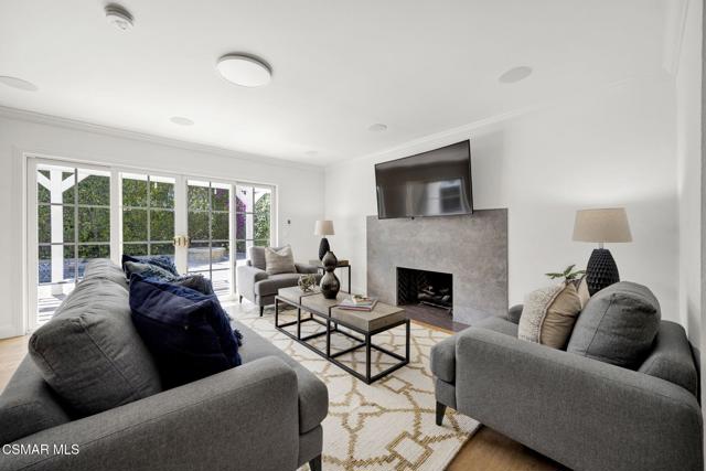 1661 Oldcastle Place, Westlake Village CA: https://media.crmls.org/mediaz/15bb4632-bf94-4cea-9c94-b8447e29e389.jpg