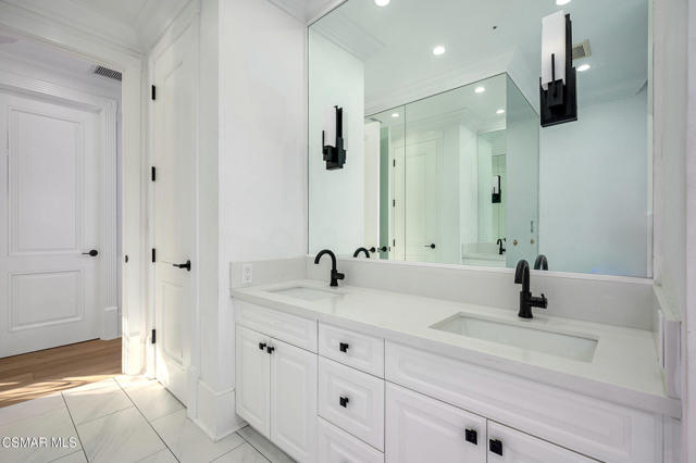 508 W Stafford Road, Thousand Oaks CA: https://media.crmls.org/mediaz/15bb53ad-cd63-4841-a8ca-05bad6eb755c.jpg