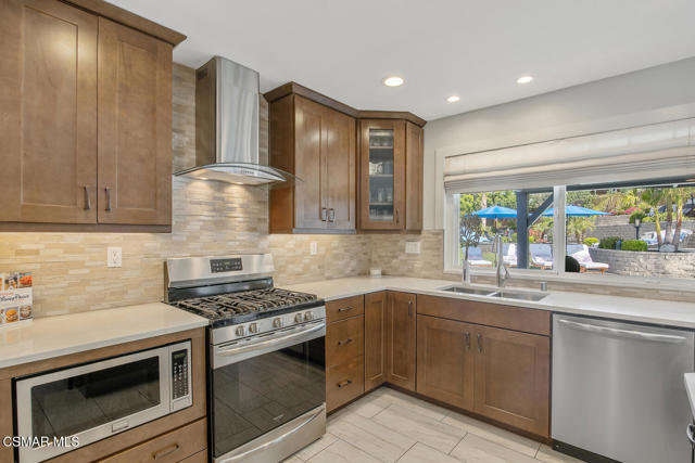 1233 Calle Olmo, Thousand Oaks CA: https://media.crmls.org/mediaz/15bb60db-97a0-421b-a1c0-0d5b7a914ed2.jpg