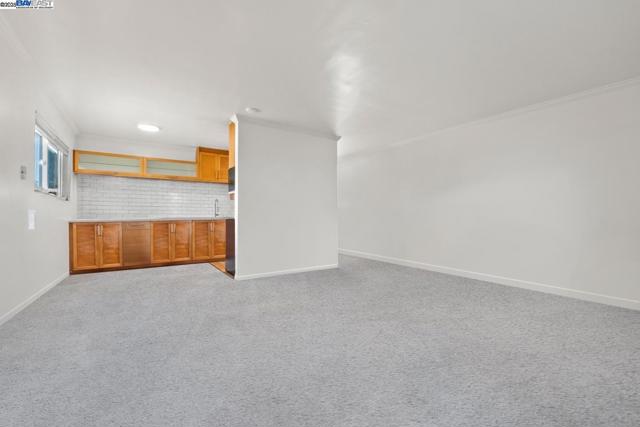 321 Warwick Ave, Oakland CA: https://media.crmls.org/mediaz/15bb7a9f-2551-4eef-8e76-e80354b9cf2b.jpg