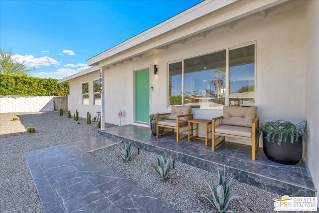 2002 N Whitewater Club Drive, Palm Springs, CA 92262