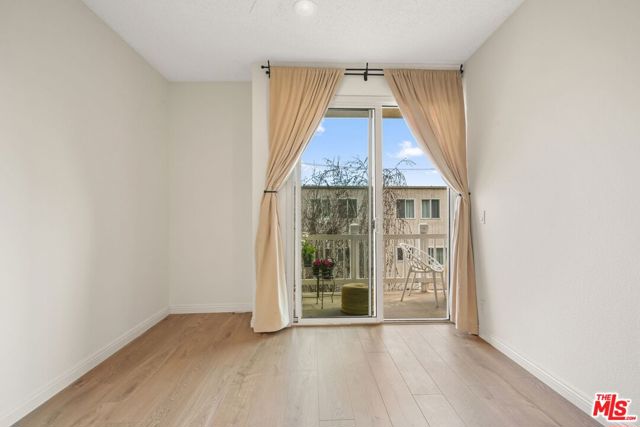 Image 15 of 33 For 8505 Gulana Avenue 4217