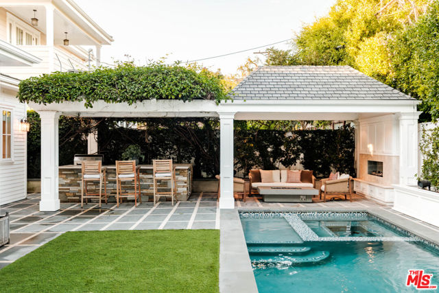 2248 Kelton Avenue, Los Angeles CA: https://media.crmls.org/mediaz/15bd0153-965f-4236-b9b7-b35ae6aa1bc3.jpg