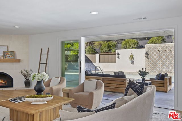 431 Montana Circle, Ojai CA: https://media.crmls.org/mediaz/15bdfcf7-8829-4003-9010-e8a936a22ee3.jpg