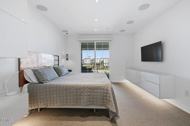 1572 Seabridge Lane, Oxnard CA: https://media.crmls.org/mediaz/15be4eda-18ea-4d02-817f-06e19555bd95.jpg