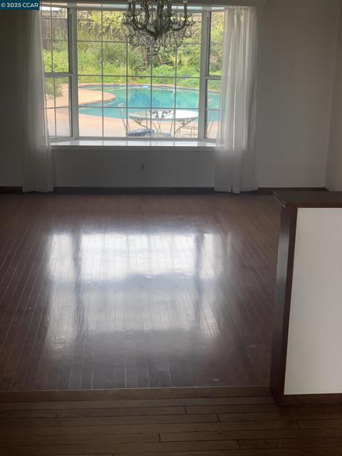 1766 Crescent Dr, Walnut Creek CA: https://media.crmls.org/mediaz/15be75dc-2f5d-47df-8e78-b33af57d22ea.jpg