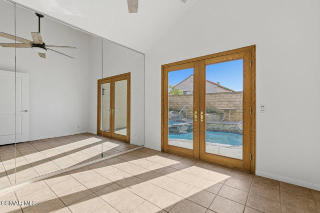 15494 Kernvale Avenue, Moorpark CA: https://media.crmls.org/mediaz/15beeb74-b87f-4817-a439-ca125450cd7e.jpg