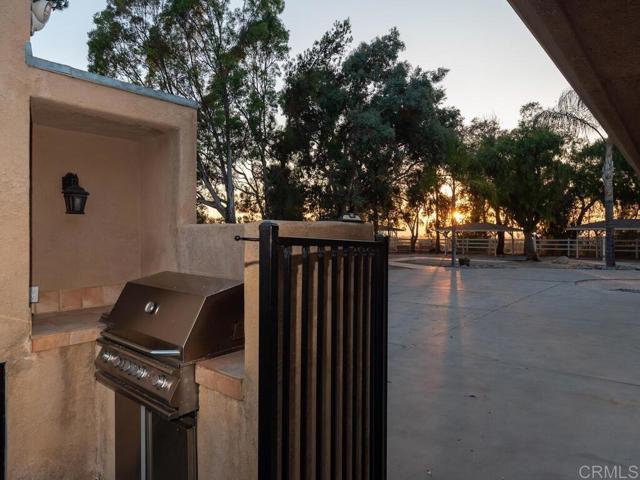 31755 Rancho Vista Road, Temecula CA: https://media.crmls.org/mediaz/15bf1300-d51b-4d61-9aeb-c052bcfb62ce.jpg