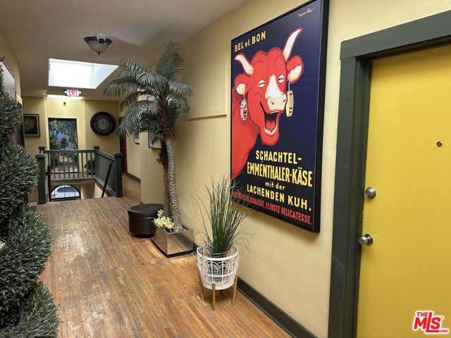 721 Broadway, Santa Monica CA: https://media.crmls.org/mediaz/15bf3711-a9d2-4f7f-9125-17f4535bd426.jpg