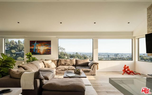 2532 Canyon Oak Dr, Los Angeles CA: https://media.crmls.org/mediaz/15bf6ba5-759e-41ab-b767-09355cfb6c66.jpg