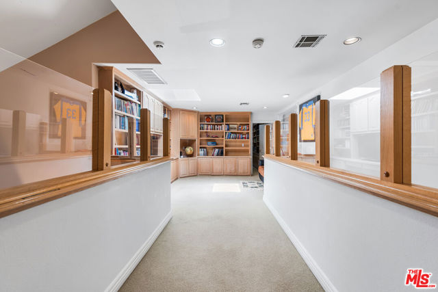 17040 Rancho Street, Encino CA: https://media.crmls.org/mediaz/15bfa26f-4012-4c14-99b1-5be52e8ce8f2.jpg