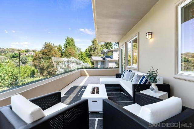 6617 Muirlands Dr, La Jolla CA: https://media.crmls.org/mediaz/15bfa602-2d7c-441e-b013-0f6d3aa93d23.jpg