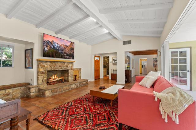 1387 E Verbena Drive, Palm Springs CA: https://media.crmls.org/mediaz/15bfc5eb-08d7-4b47-a69f-70f818599c25.jpg