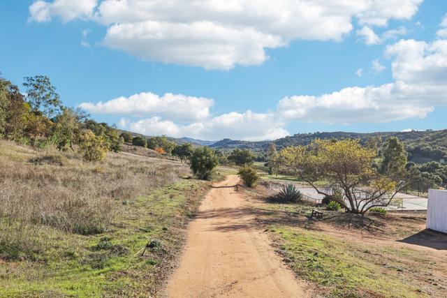26086 Bear Valley Heights Road, Escondido CA: https://media.crmls.org/mediaz/15c0cb71-9e0c-4c08-b79d-b01459d30d2c.jpg