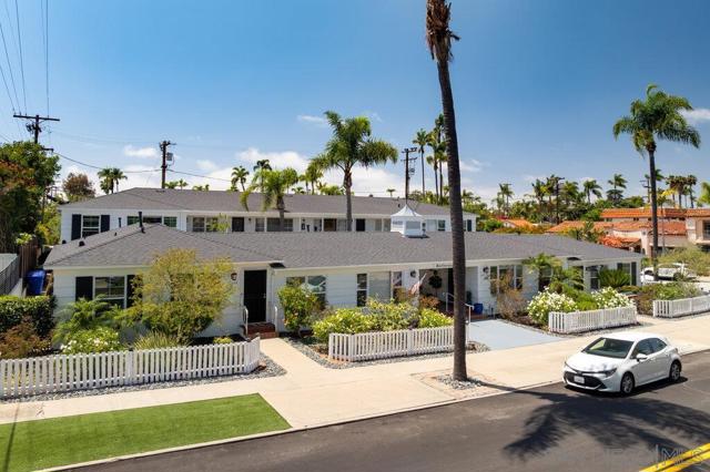 5064 Marlborough Dr, San Diego CA: https://media.crmls.org/mediaz/15c144d2-14ae-4125-a6c5-9af6f977189a.jpg