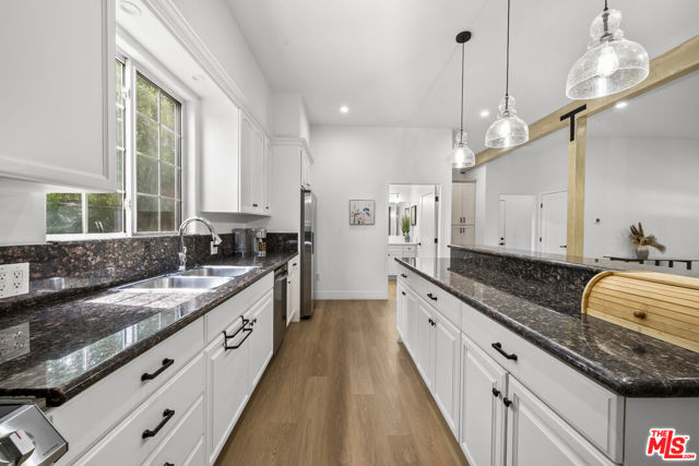 5656 Penfield Avenue, Woodland Hills CA: https://media.crmls.org/mediaz/15c16c98-f0d3-4fea-b6b0-d6c6f316b614.jpg