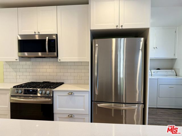 6938 Balboa Boulevard, Van Nuys CA: https://media.crmls.org/mediaz/15c1fada-680a-4275-ac63-1afa57089952.jpg
