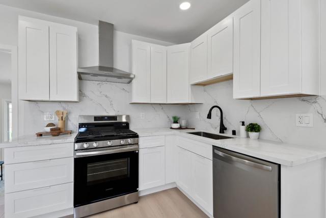 209 Bayswater Avenue, Burlingame CA: https://media.crmls.org/mediaz/15c21d21-8b46-40a0-bcb1-849c558db434.jpg
