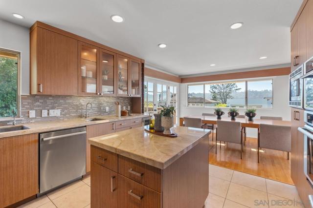 2506 Via Merano, Del Mar CA: https://media.crmls.org/mediaz/15c22695-c6bd-47f7-98a0-7a86a46d7ea6.jpg