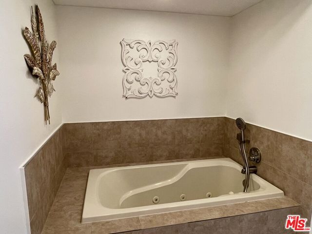 323 North Jackson Street, 120 photo 14