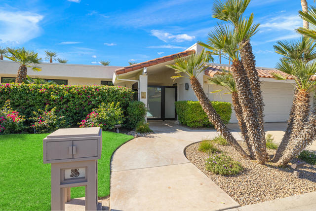 133 Columbia Drive, Rancho Mirage CA: https://media.crmls.org/mediaz/15c361e3-3d4a-4c6b-8644-7d251b6df0e0.jpg