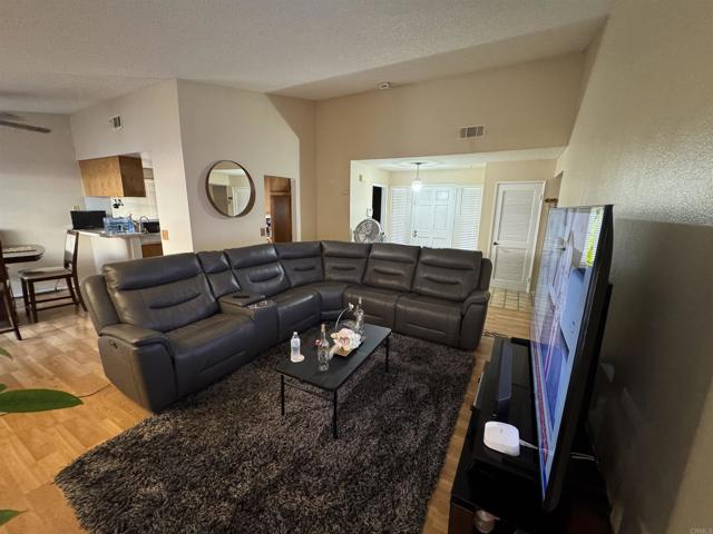 Detail Gallery Image 2 of 13 For 1365 Yorktown Cir, San Jacinto,  CA 92583 - 2 Beds | 2 Baths