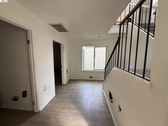 2203 Glenmount Dr, Pittsburg CA: https://media.crmls.org/mediaz/15c41f8c-27ff-402b-9134-3855d07e04c5.jpg