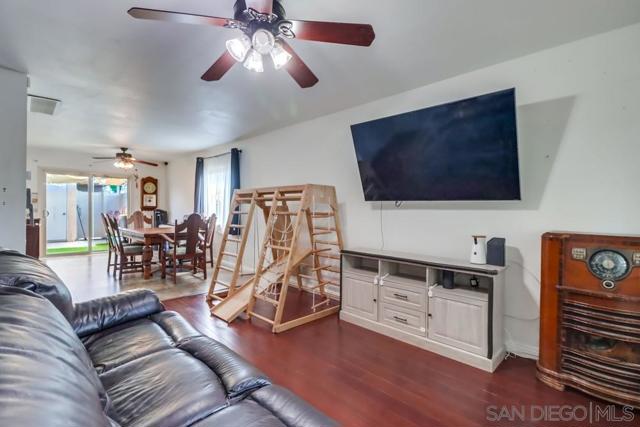 8233 Warmwood Ave, Spring Valley CA: https://media.crmls.org/mediaz/15c4619d-7a8d-4f50-a7ba-7d2c0b9e1b66.jpg