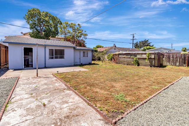 624 Filbert Street, Half Moon Bay CA: https://media.crmls.org/mediaz/15c47681-a1df-4509-99bc-d127c2c2470d.jpg
