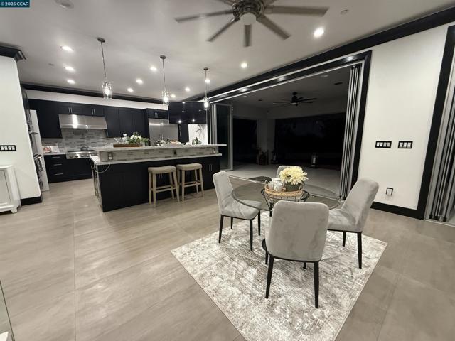 3318 Ellesmere Court, Walnut Creek CA: https://media.crmls.org/mediaz/15c4d53b-357a-4512-a501-e5d26bc4e243.jpg