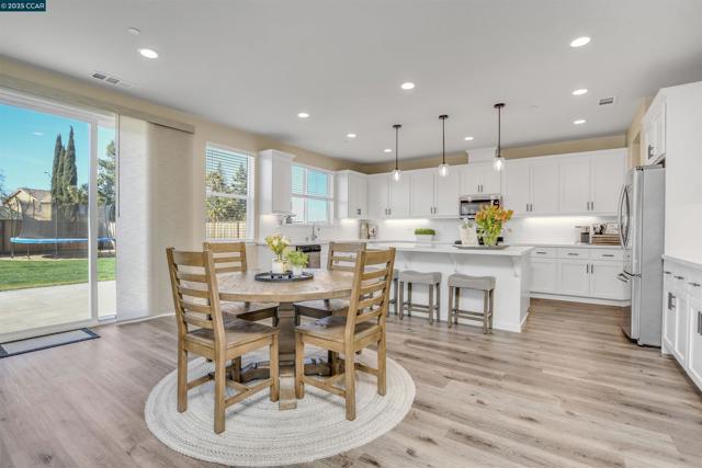 5420 Promontory Way, Antioch CA: https://media.crmls.org/mediaz/15c55628-3878-4945-80d1-c96527e56370.jpg