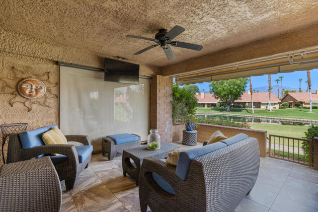 40 Joya Drive, Palm Desert CA: https://media.crmls.org/mediaz/15c5b16b-7021-4a4b-a96e-957331637f67.jpg