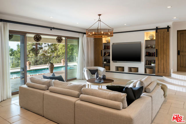 1921 Bel Air Road, Los Angeles CA: https://media.crmls.org/mediaz/15c5d7f8-0b23-4860-9d7b-4c78bf897f36.jpg