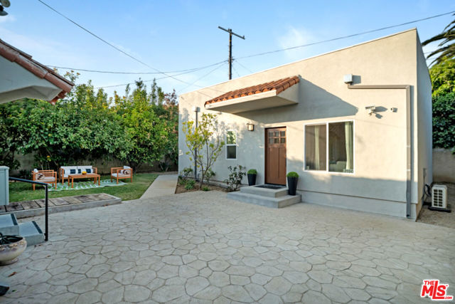 2148 Prosser Avenue, Los Angeles CA: https://media.crmls.org/mediaz/15c63778-4219-4cac-9830-b0d71a2831b4.jpg