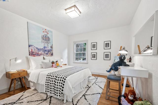 198 BRET HARTE ROAD, Berkeley CA: https://media.crmls.org/mediaz/15c70131-5fe0-4512-9c93-e550f9ab11a4.jpg