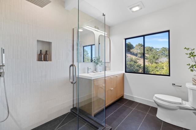 760 Loma Court, Redwood City CA: https://media.crmls.org/mediaz/15c746b2-6627-4be2-b3e3-c80fb2794ef7.jpg