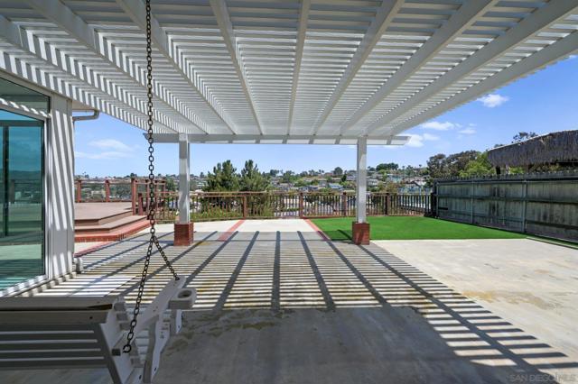 3212 Cadden Ct, San Diego CA: https://media.crmls.org/mediaz/15c78d0a-ccc3-429e-832d-44e02929fe21.jpg