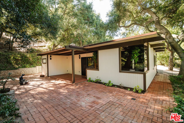 1289 Old Topanga Canyon Road, Topanga CA: https://media.crmls.org/mediaz/15c79502-19dc-40b8-abdf-b5feb47ad53d.jpg