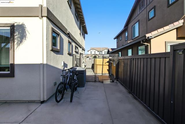 536 Aster St, Vacaville CA: https://media.crmls.org/mediaz/15c804d7-8016-499a-935f-5fce07ce7616.jpg