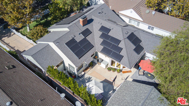 4546 Allott Avenue, Sherman Oaks CA: https://media.crmls.org/mediaz/15c835dc-42bf-4753-a750-6b044b75e279.jpg