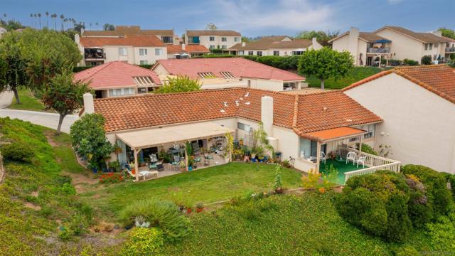 17476 Plaza Cerado, San Diego CA: https://media.crmls.org/mediaz/15c860ae-fa55-4aa3-9f30-ddcaea60a408.jpg