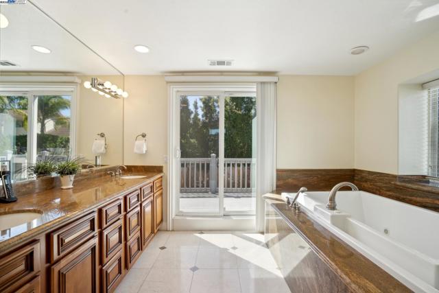 367 Mt Washington Way, Clayton CA: https://media.crmls.org/mediaz/15c88797-2afe-4ac6-8b7c-43146de4b791.jpg