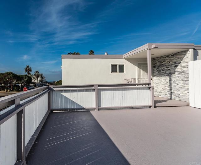 1801 Coast Blvd, Del Mar CA: https://media.crmls.org/mediaz/15c8a08f-312b-44a1-bb43-1676ad77b1c2.jpg