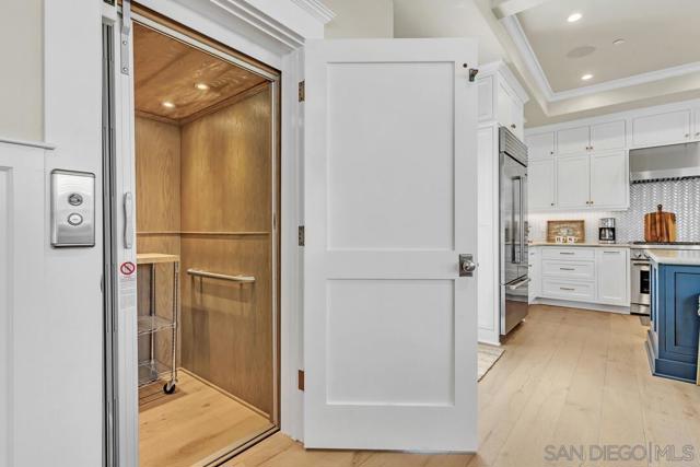 1050 Isabella Ave, Coronado CA: https://media.crmls.org/mediaz/15c8ad73-ea8a-40e5-a16a-9d452311fda2.jpg